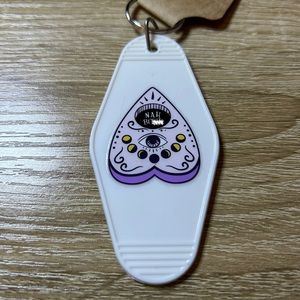 Nah B- Ouija cloche keychain - white